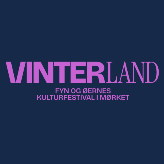 Med pink skrift på mørkeblå baggrund står der: VINTERLAND - Fyn og øernes Kulturfestival i mørket