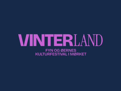 Med pink skrift på mørkeblå baggrund står der: VINTERLAND - Fyn og øernes Kulturfestival i mørket