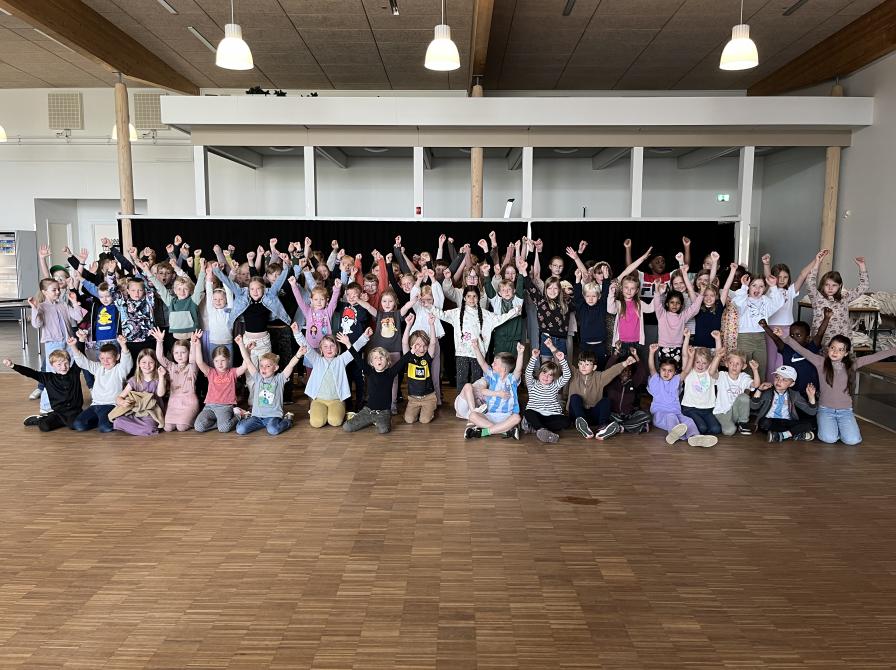 Fællesbillede med alle de nye læseambassadører.